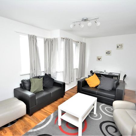 Lovely 2 Bedroom Condo In Greater Londres Extérieur photo