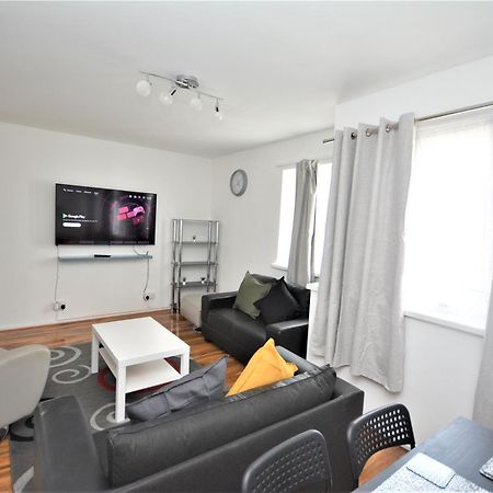 Lovely 2 Bedroom Condo In Greater Londres Extérieur photo
