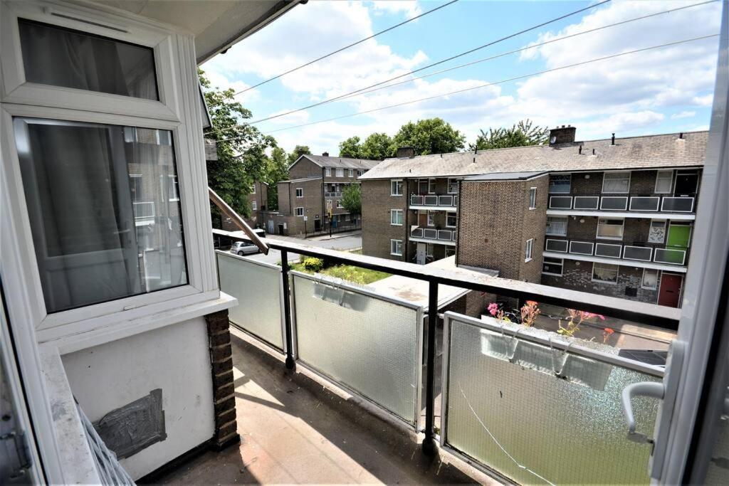 Lovely 2 Bedroom Condo In Greater Londres Extérieur photo