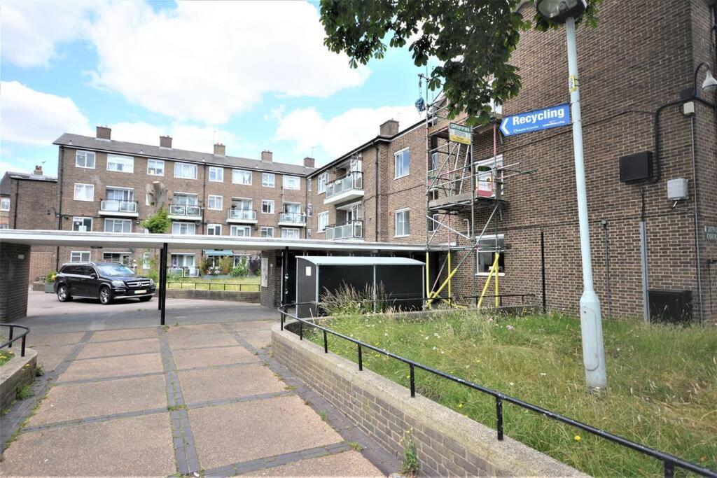 Lovely 2 Bedroom Condo In Greater Londres Extérieur photo