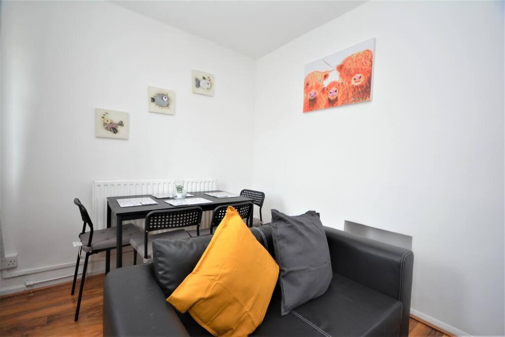 Lovely 2 Bedroom Condo In Greater Londres Extérieur photo